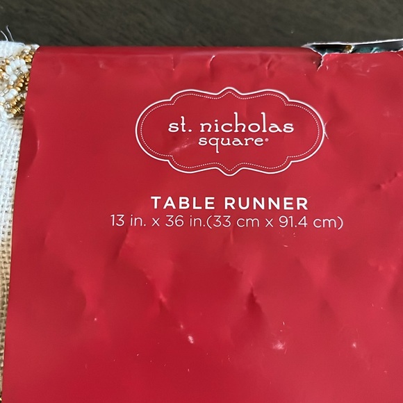 Holiday table runner. - Picture 6 of 7